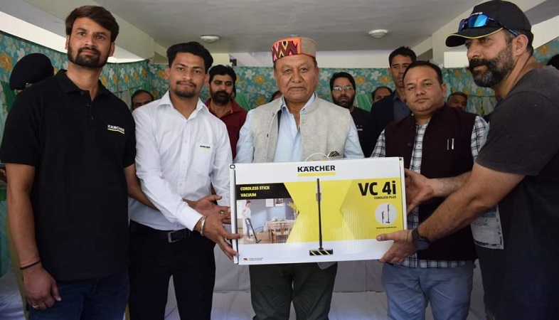 Jagat Singh Negi Minister Horticulture of Himachal Pradesh Felicitating the Winners at the Ralley of Valley